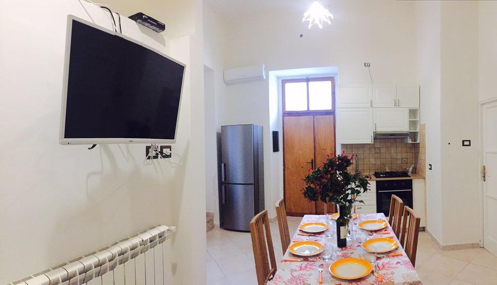 Aloha House Hotel Формия Екстериор снимка