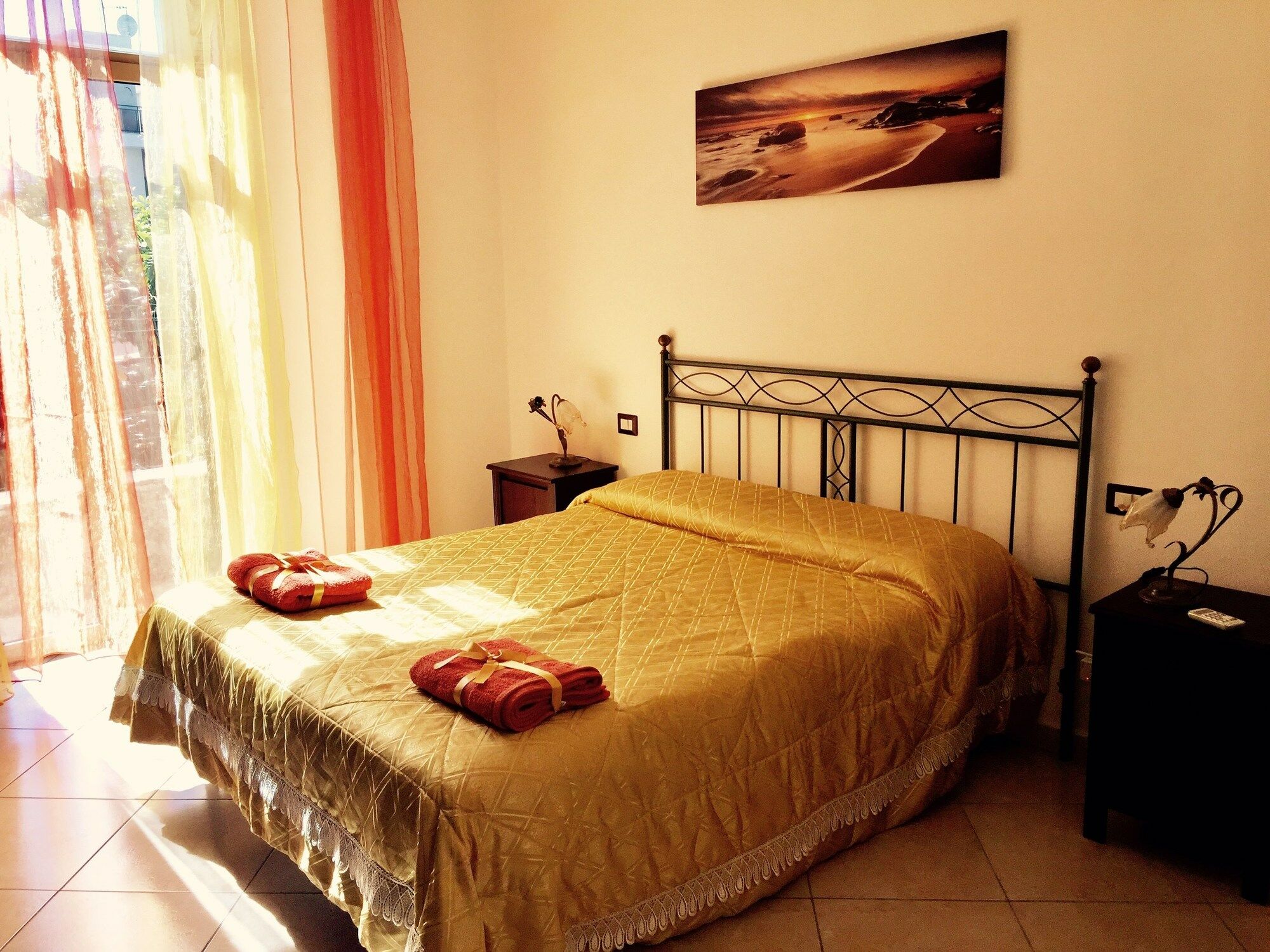 Aloha House Hotel Формия Екстериор снимка